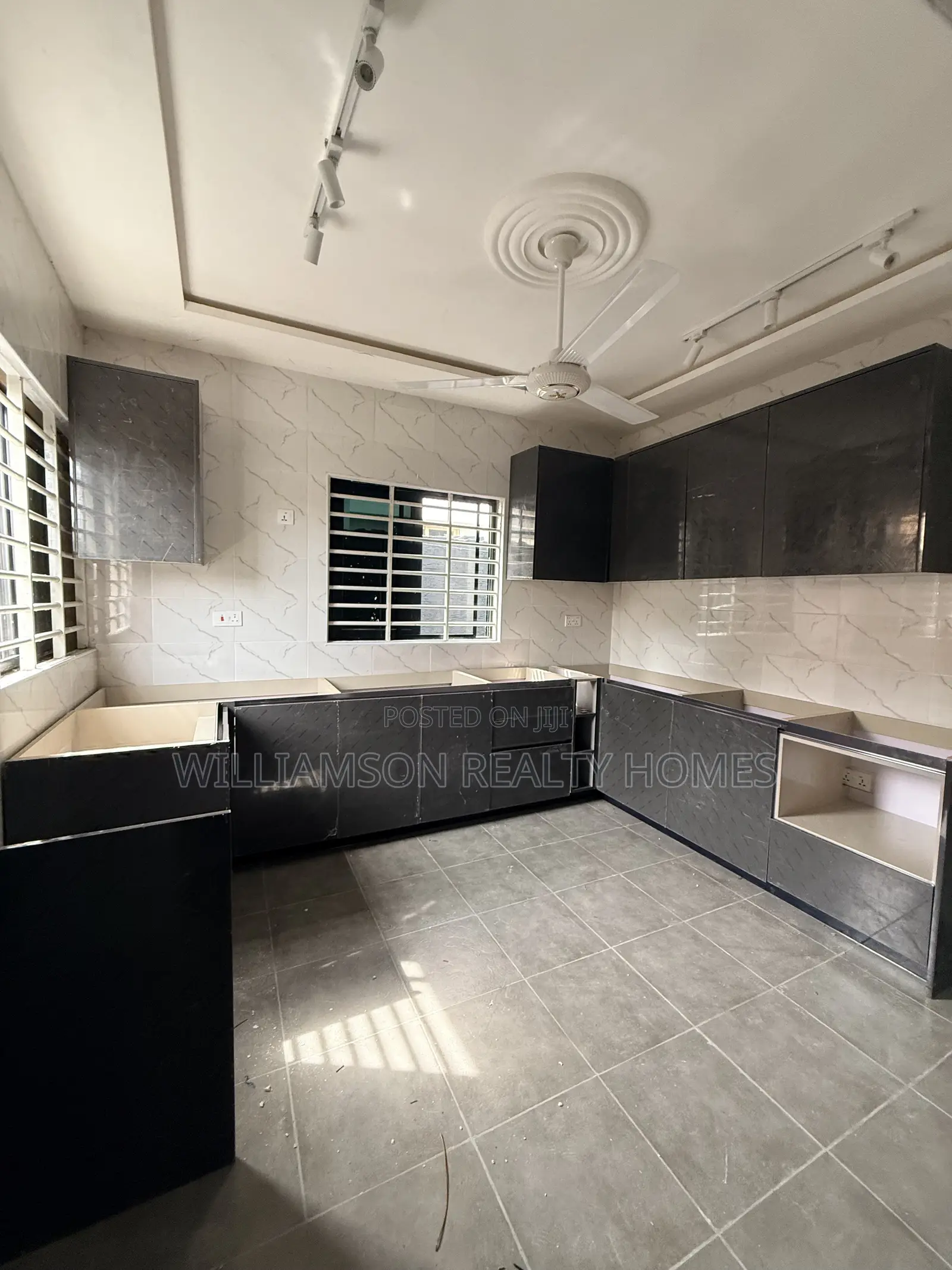 3bdrm House in Community 18 Area, Spintex for sale