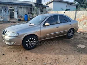 Nissan Sunny 2012 Gold