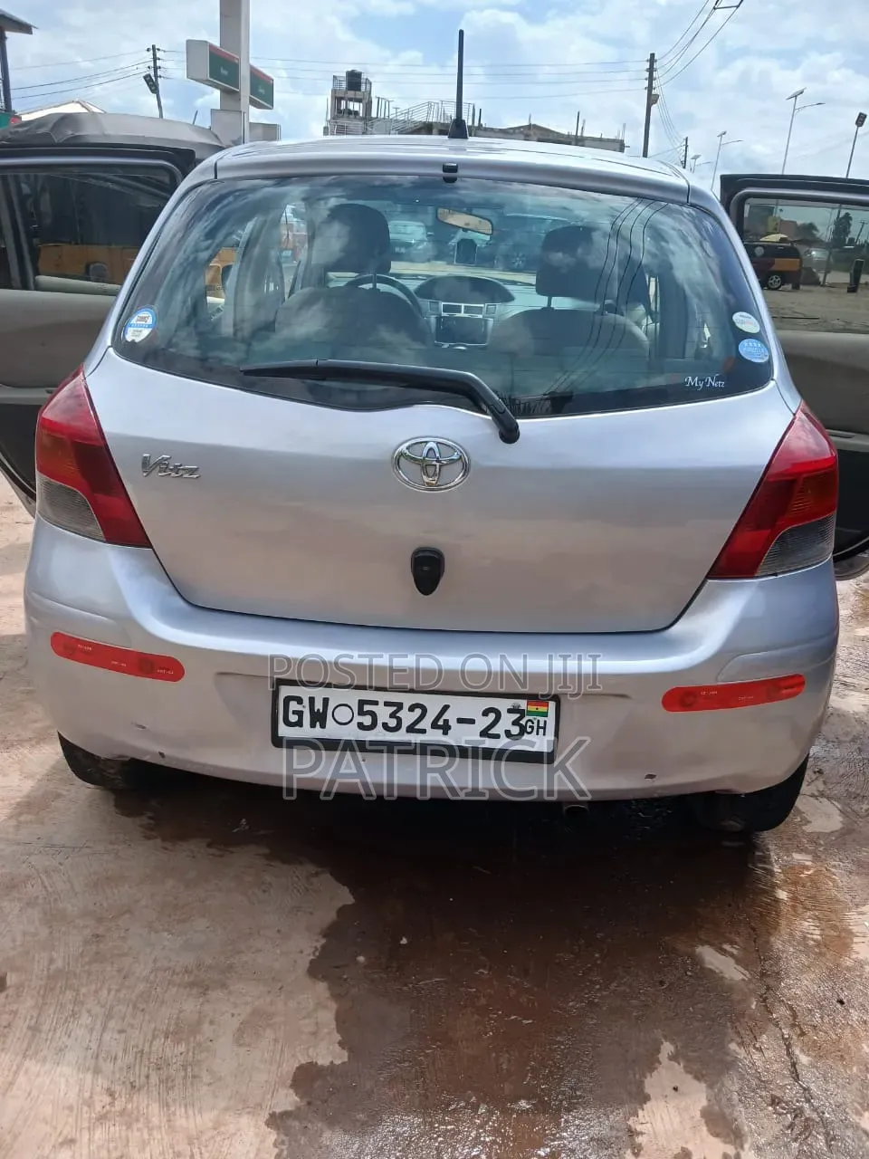 Toyota Vitz 2010 Silver