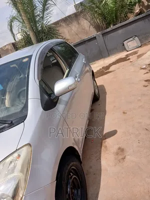 Toyota Vitz 2010 Silver
