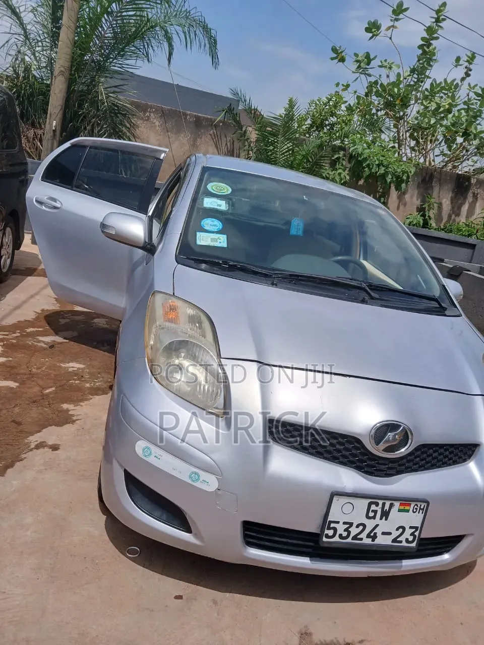 Toyota Vitz 2010 Silver