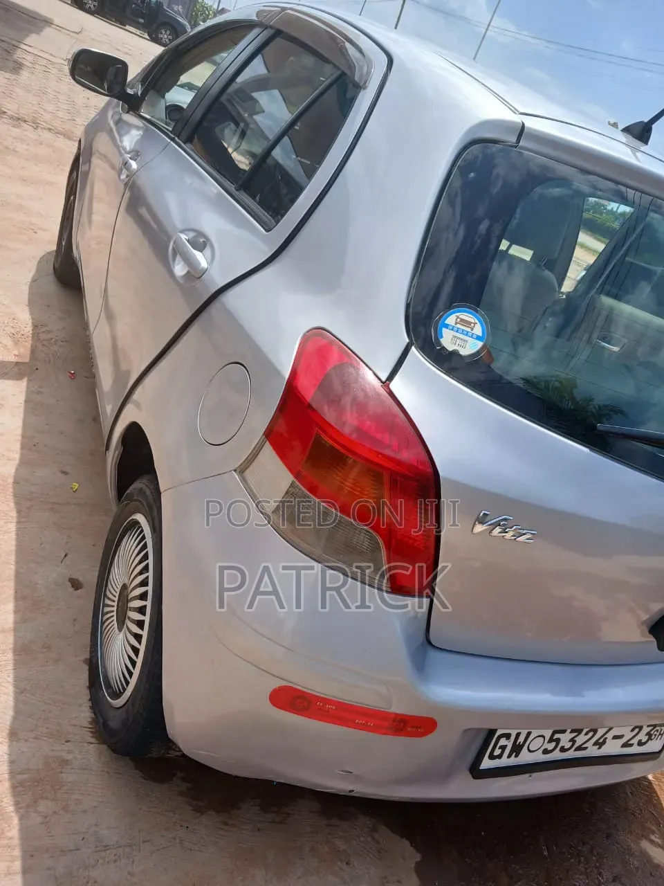 Toyota Vitz 2010 Silver