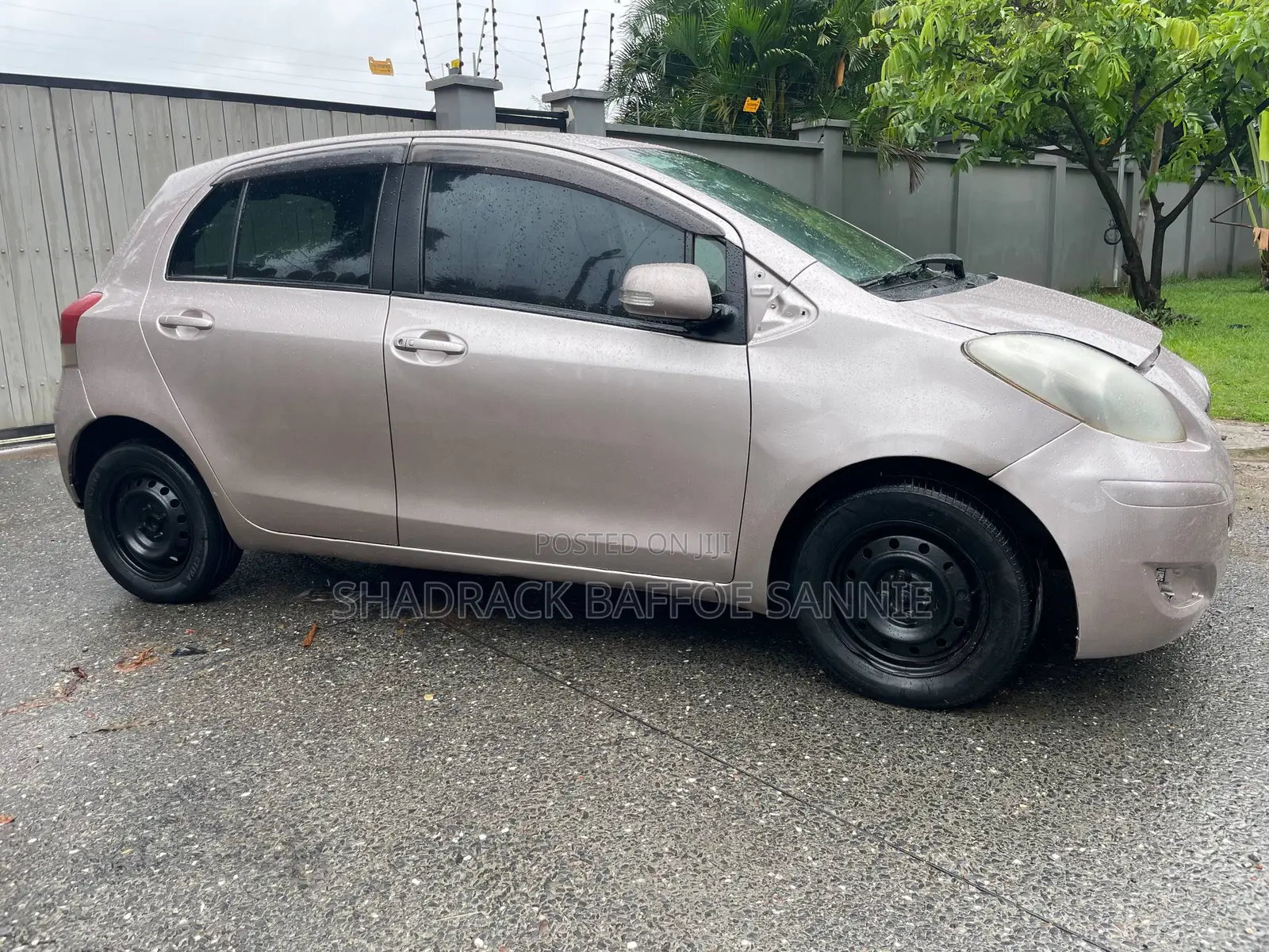Toyota Vitz 1.3 AWD 3dr 2010 Beige