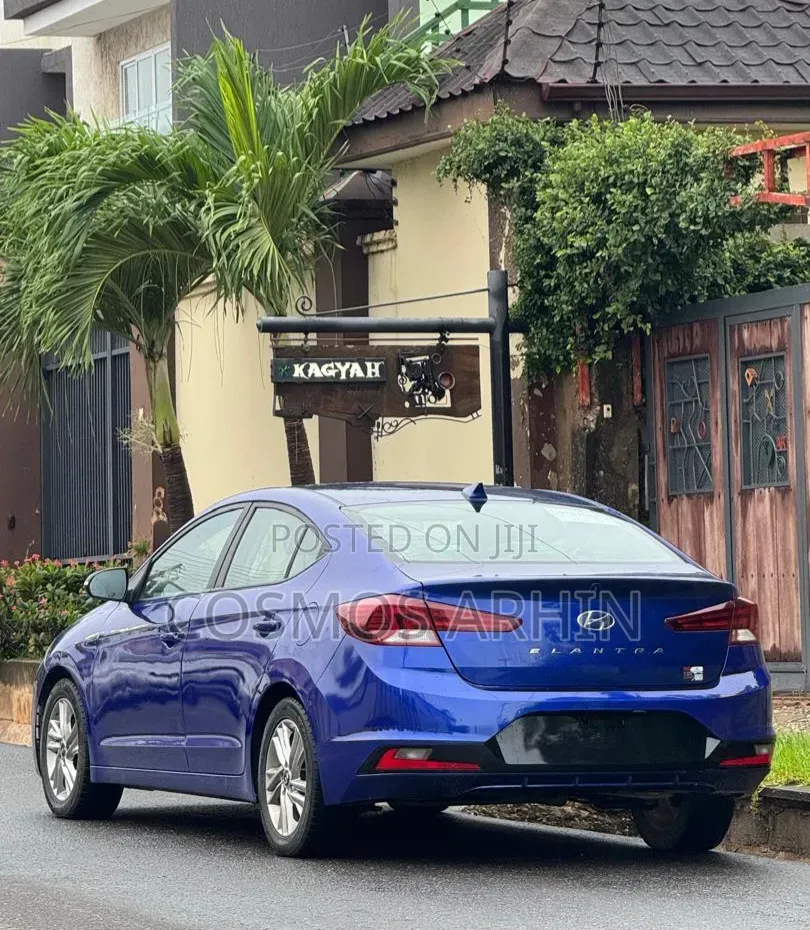 Hyundai Elantra 2019 Blue