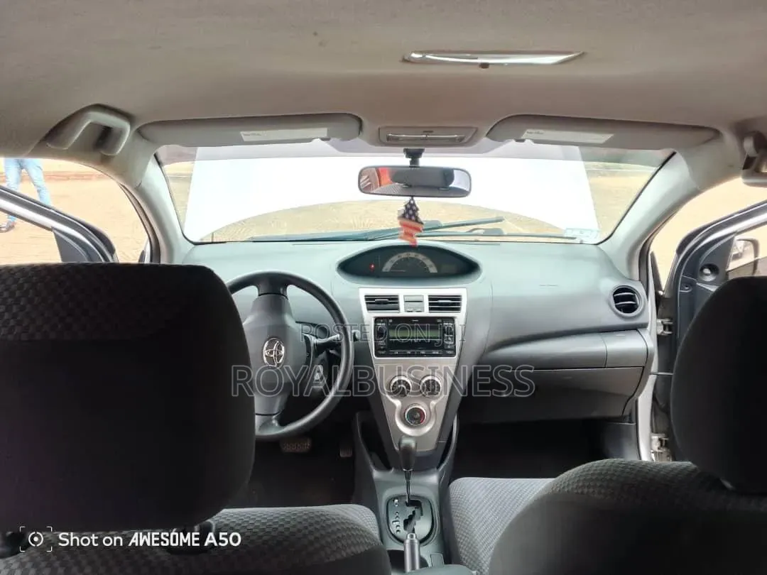 Toyota Yaris 2022 Silver