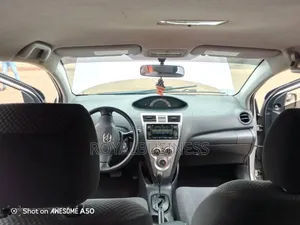 Toyota Yaris 2022 Silver