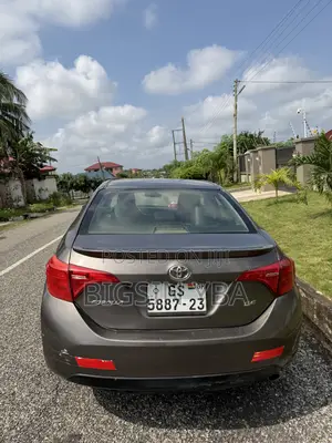 Toyota Corolla SE 4dr Sedan (1.8L 4cyl CVT) 2017 Gray