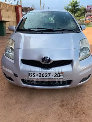 Toyota Vitz 2010 Silver