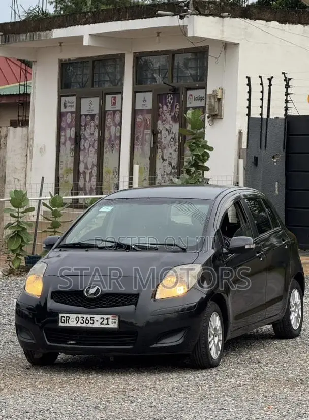 Toyota Vitz 2010 Gray