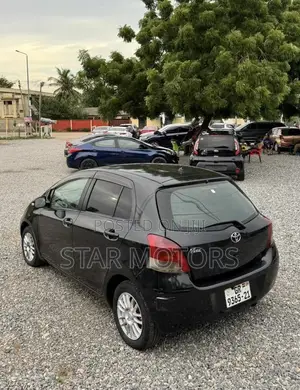 Toyota Vitz 2010 Gray