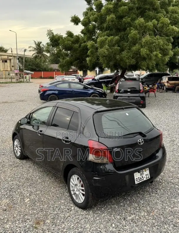 Toyota Vitz 2010 Gray