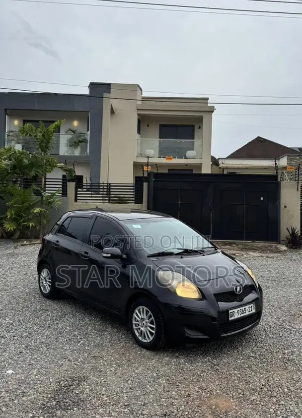 Toyota Vitz 2010 Gray