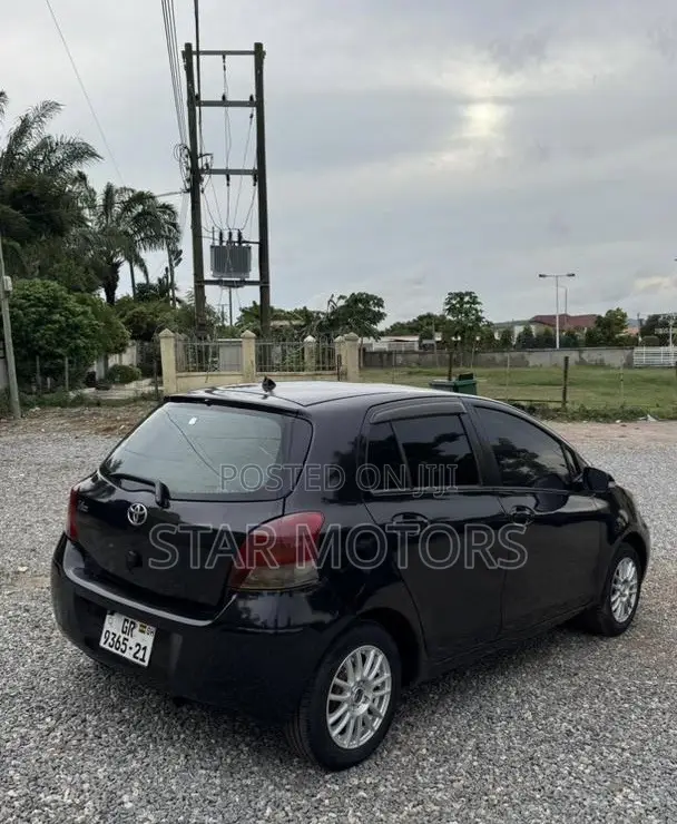Toyota Vitz 2010 Gray