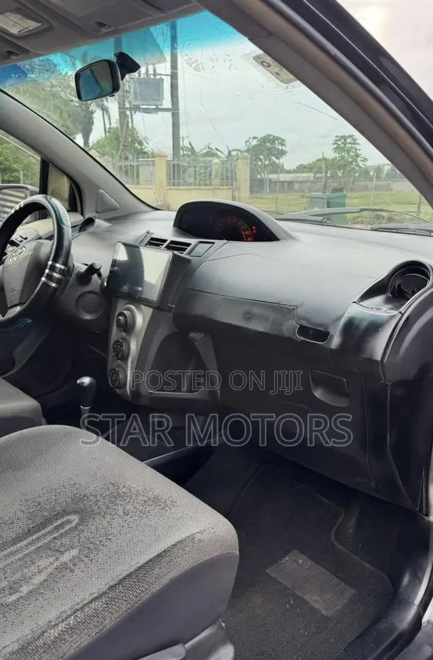 Toyota Vitz 2010 Gray