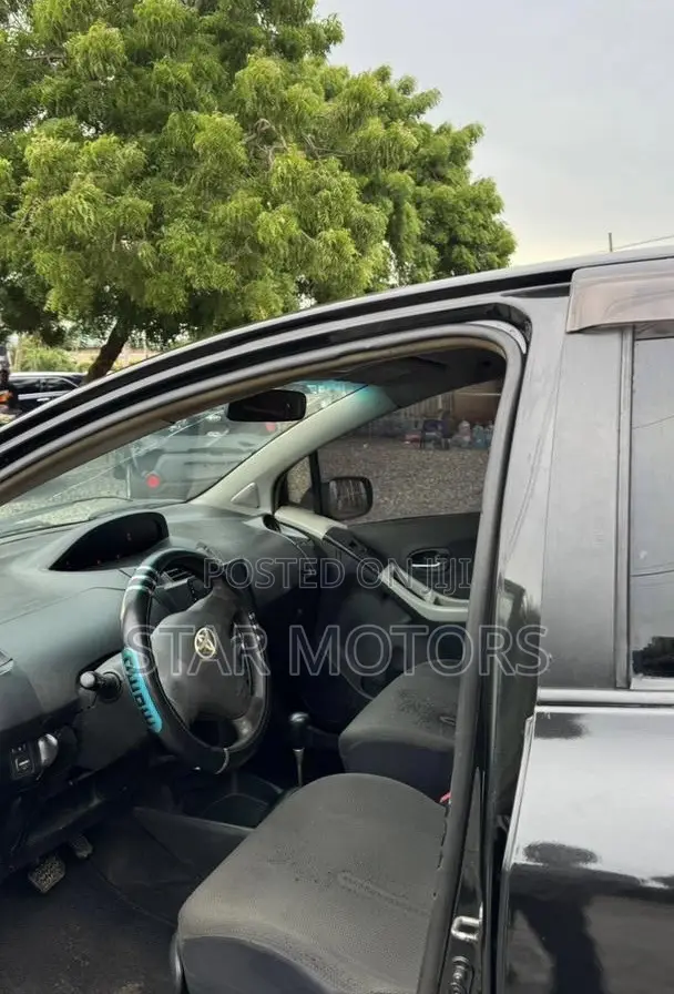 Toyota Vitz 2010 Gray
