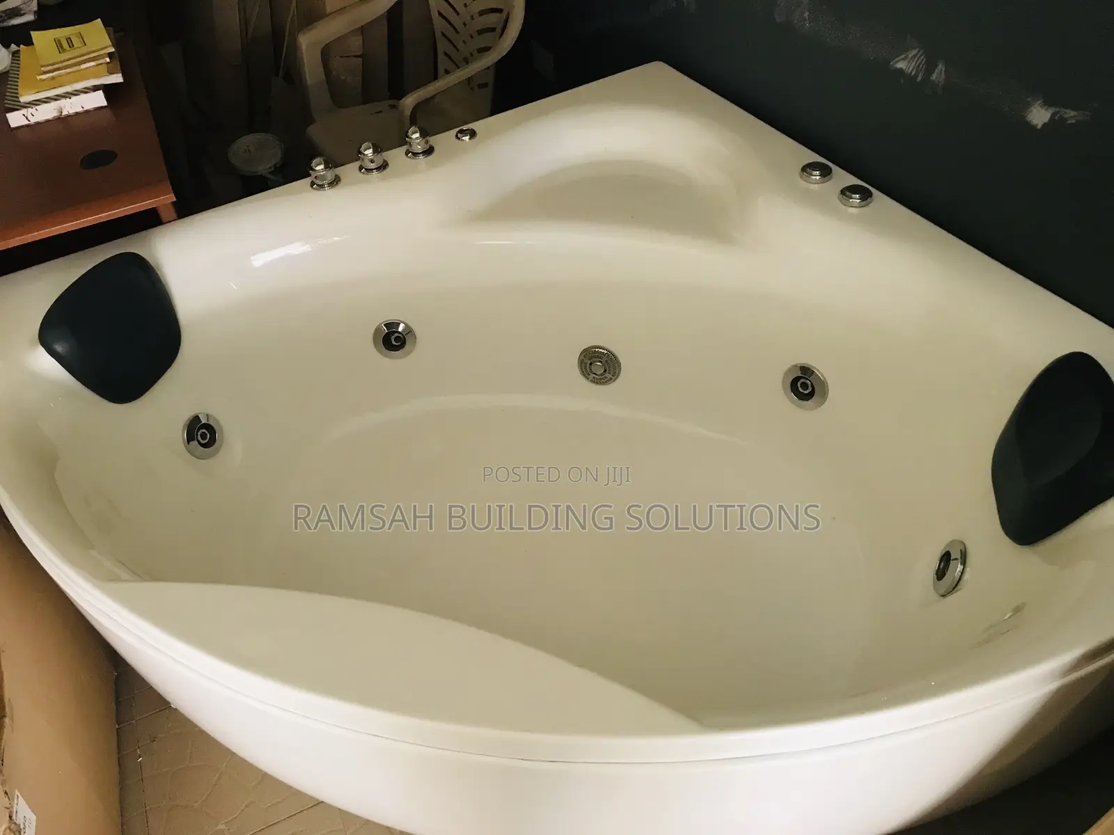 Luxury Jacuzzi Bathtub – Your Personal Home Spa Experience