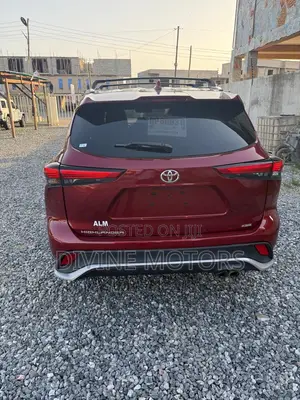 Toyota Highlander XSE AWD 2023 Red