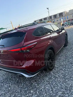 Toyota Highlander XSE AWD 2023 Red
