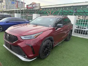 Toyota Highlander XSE AWD 2023 Red