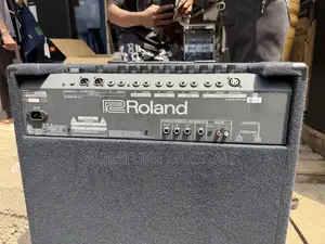 Roland Kc-600 Keyboard Amplifier 200 Watt