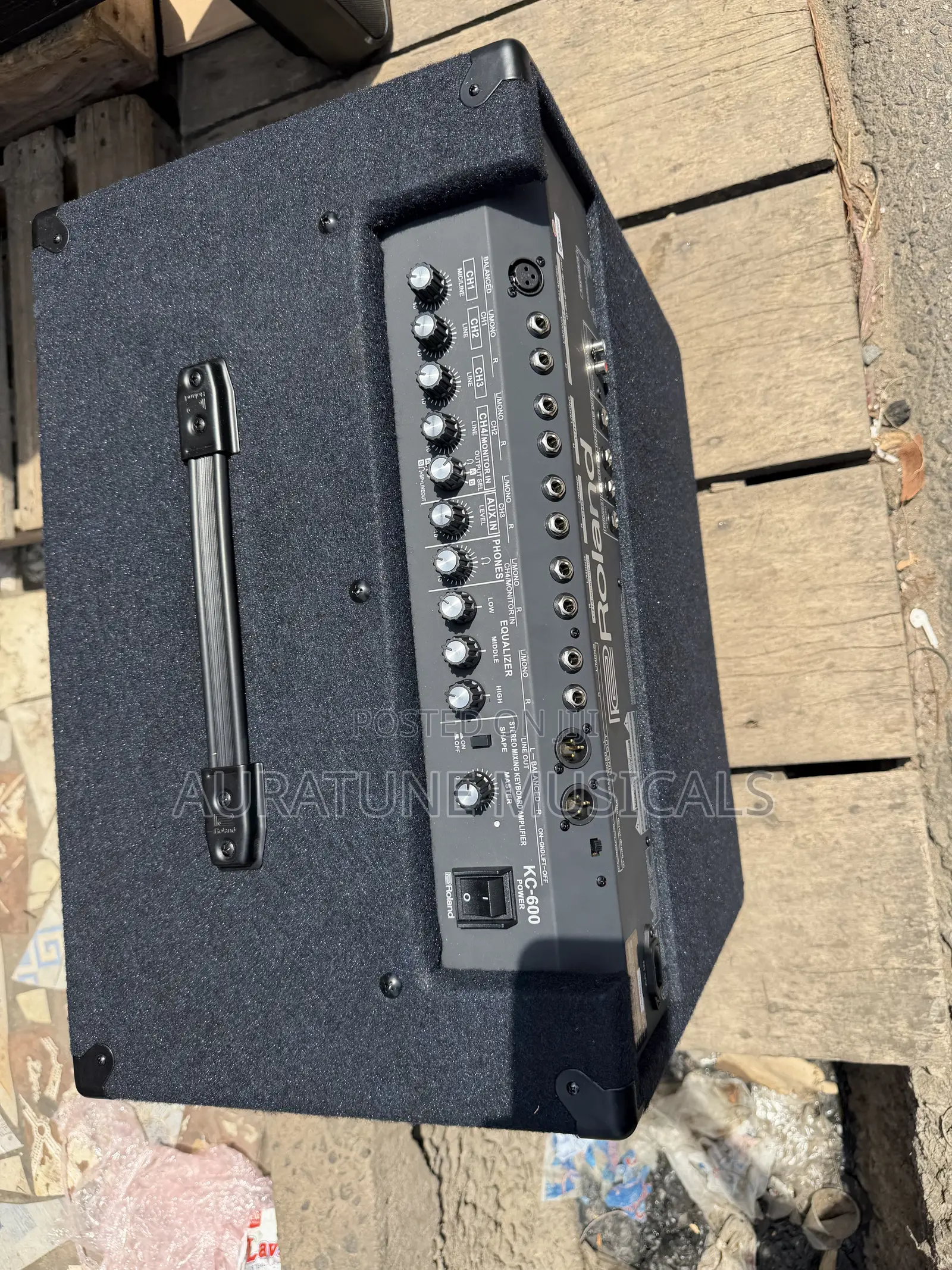 Roland Kc-600 Keyboard Amplifier 200 Watt