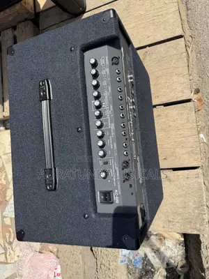 Roland Kc-600 Keyboard Amplifier 200 Watt