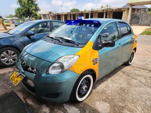 Toyota Vitz 1.3 FWD 5dr 2010 Green