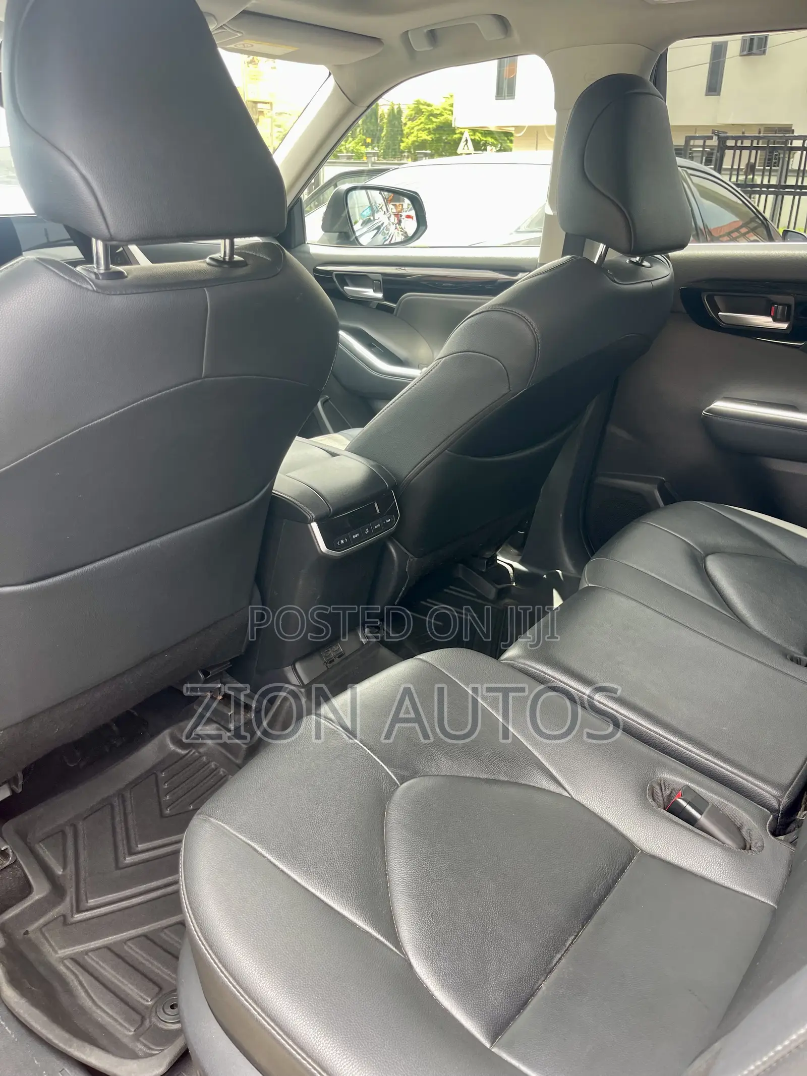 Toyota Highlander Limited AWD 2023 Black