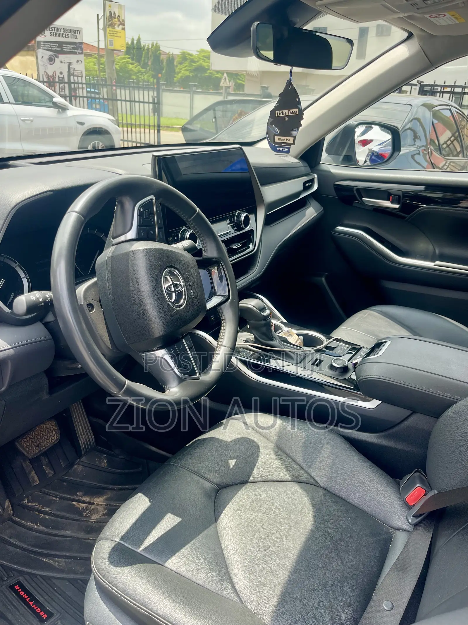 Toyota Highlander Limited AWD 2023 Black