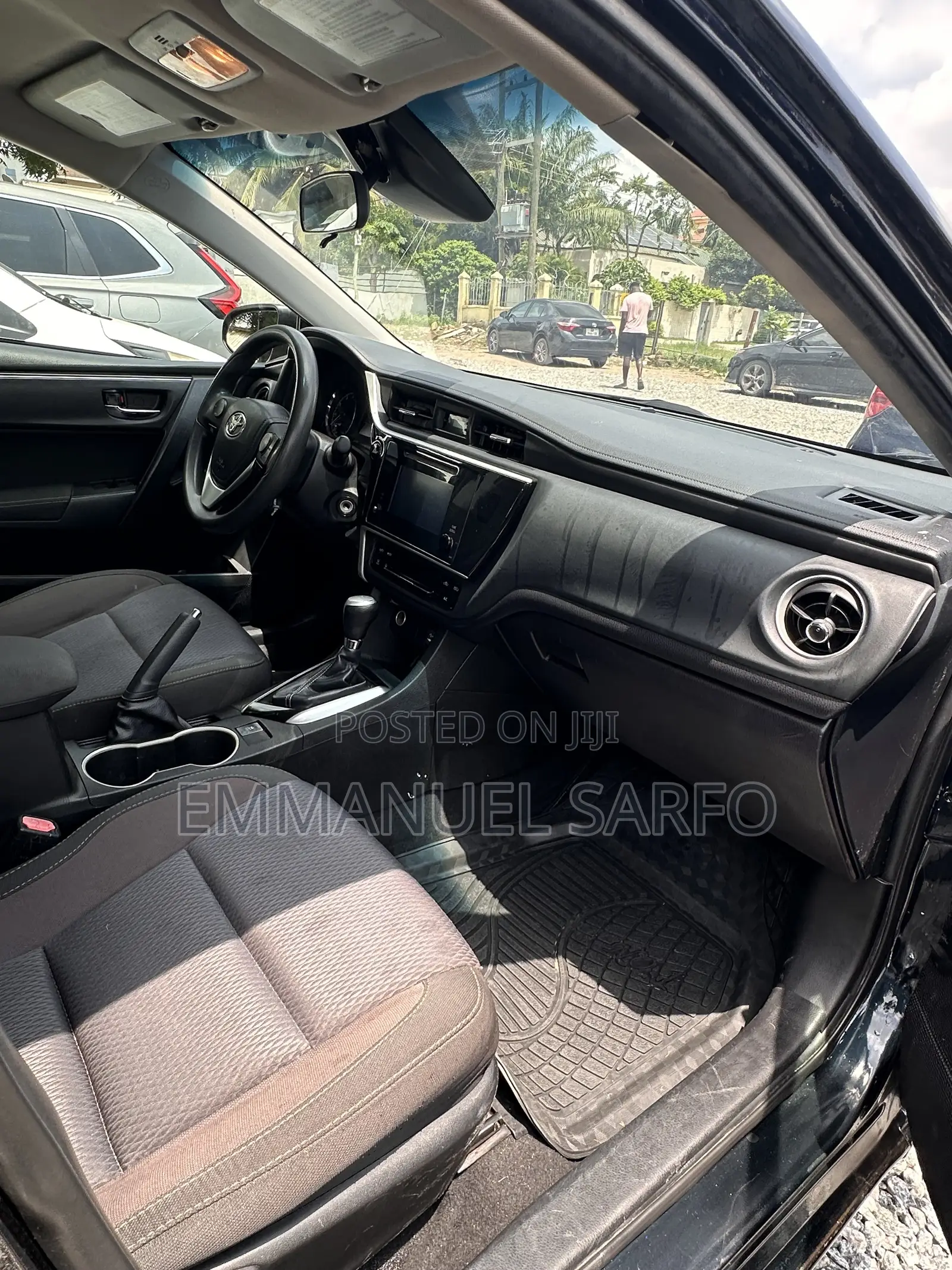 Toyota Corolla LE (1.8L 4cyl 2A) 2018 Black