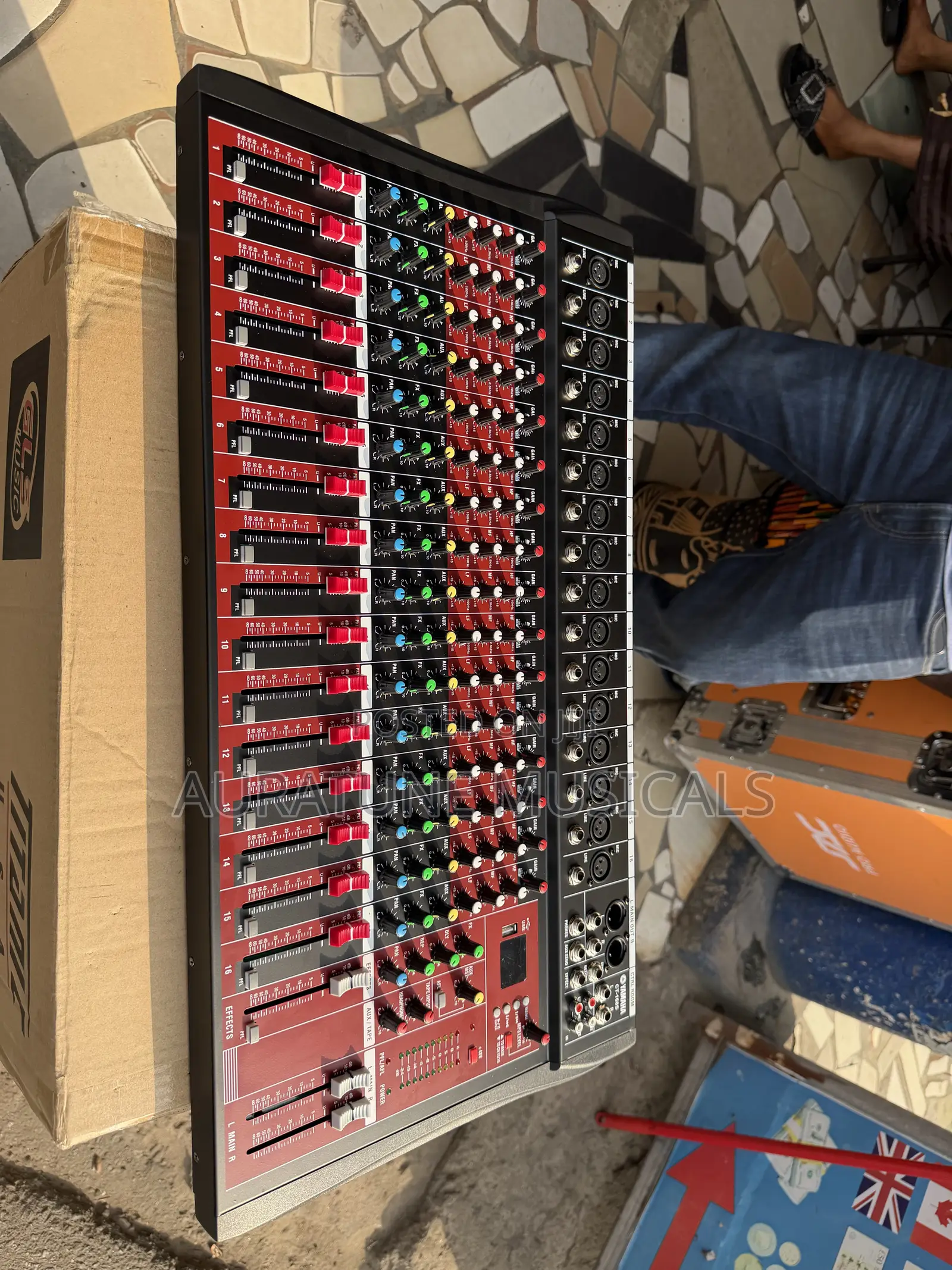Yamaha Ct-16 Professional 16-Channel Dj Mixing Console With Usb.