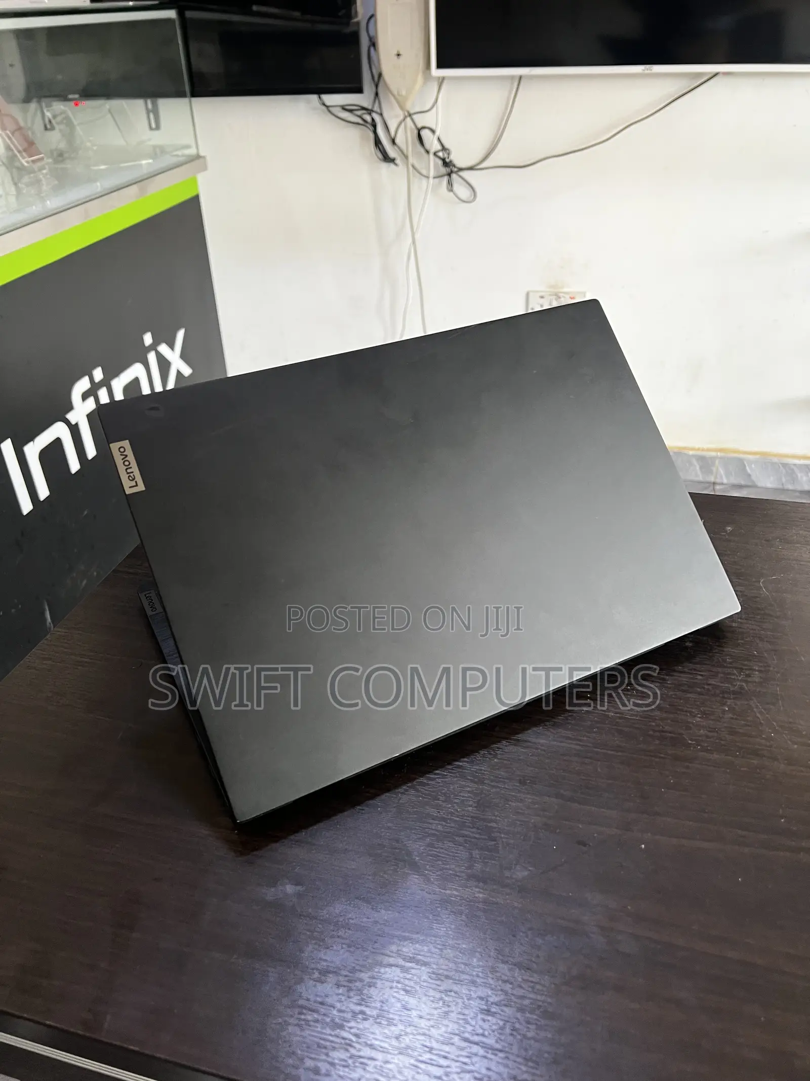 Laptop Lenovo 300e 4GB Intel Core i5 SSD 128GB