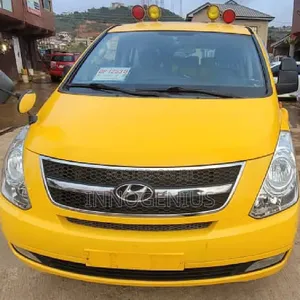 Hyundai Starex 2015 Yellow