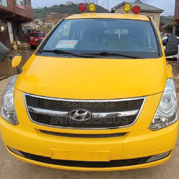Hyundai Starex 2015 Yellow