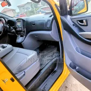 Hyundai Starex 2015 Yellow