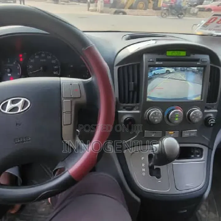 Hyundai Starex 2015 Yellow