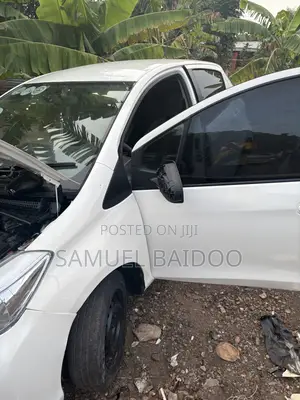 Toyota Vitz 2012 White