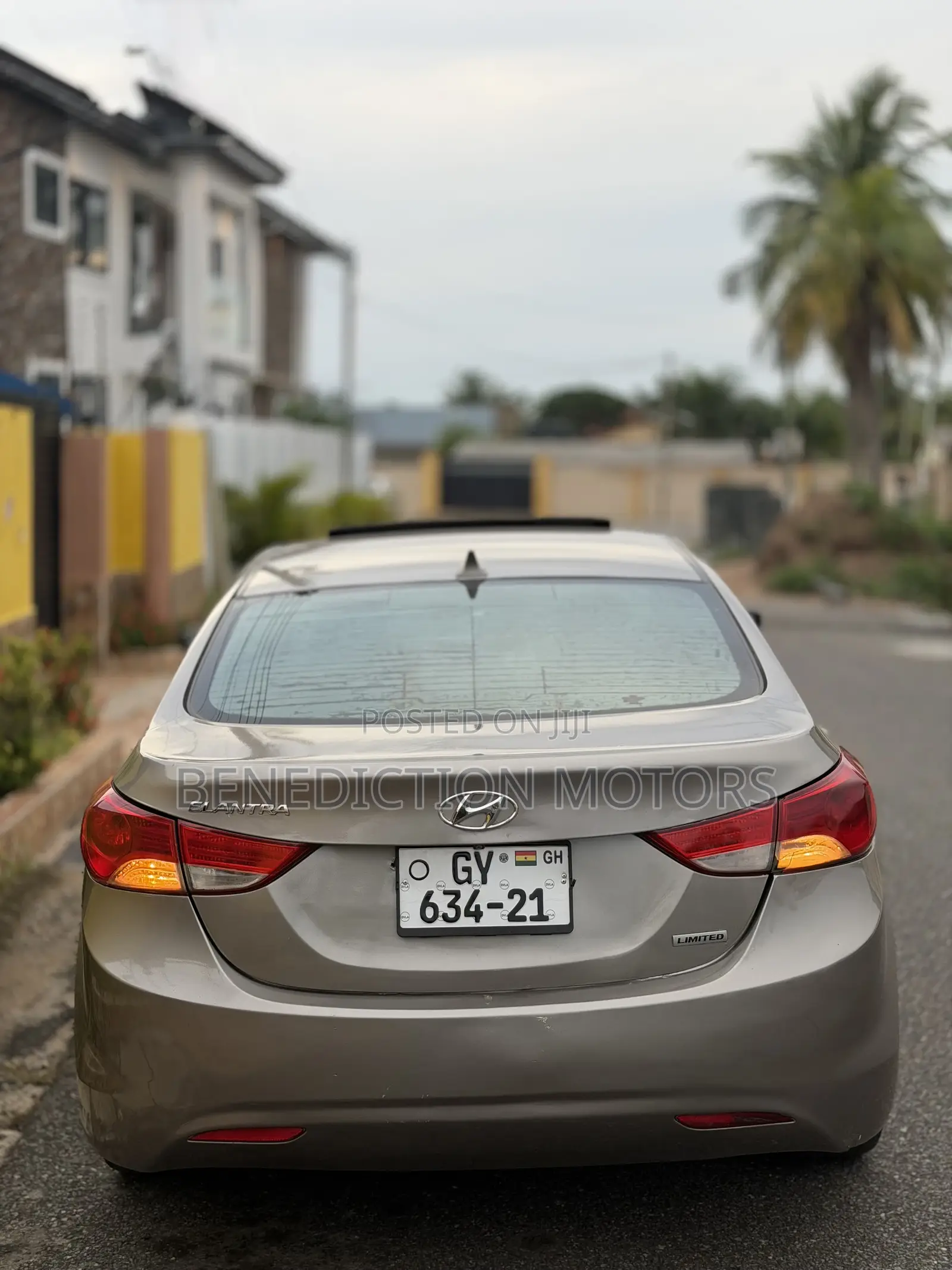 Hyundai Elantra Limited Sedan FWD (1.8L 4cyl 6A) 2013 Gray