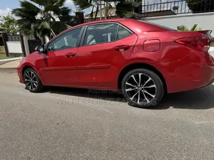 Toyota Corolla XSE (1.8L 4cyl 2A) 2018 Red