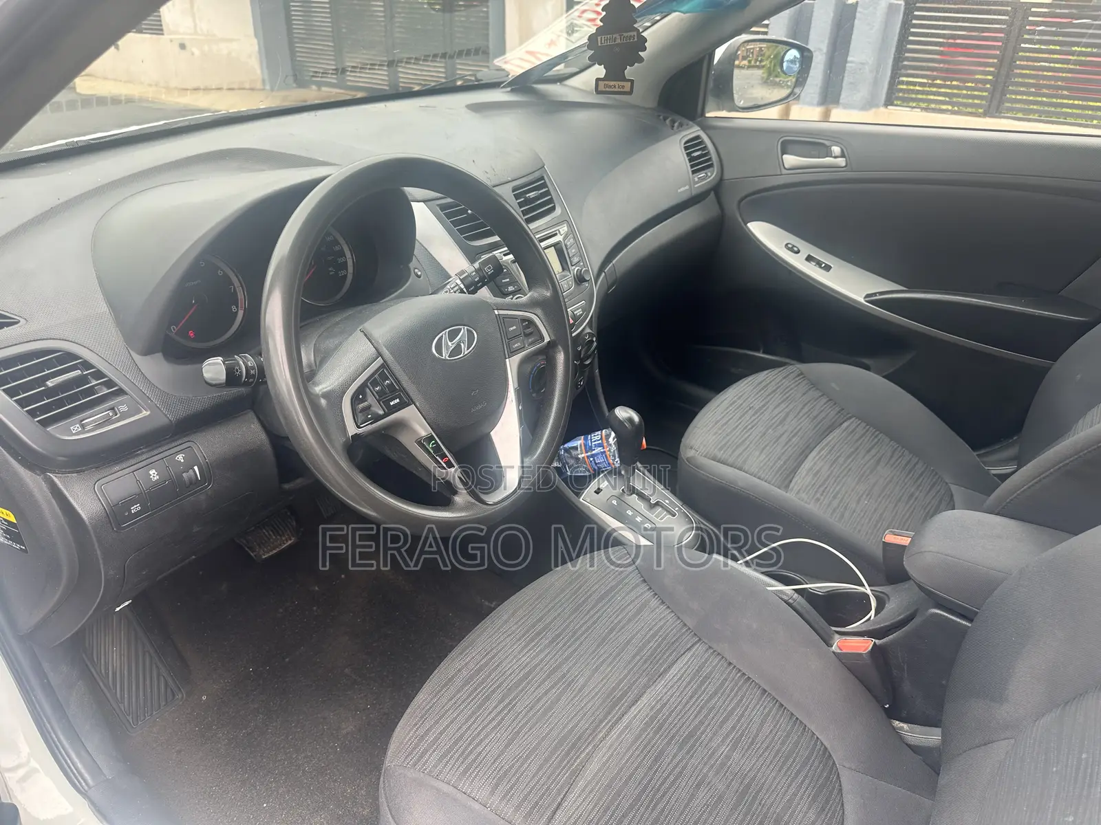 Hyundai Accent SE Hatchback 2016 White