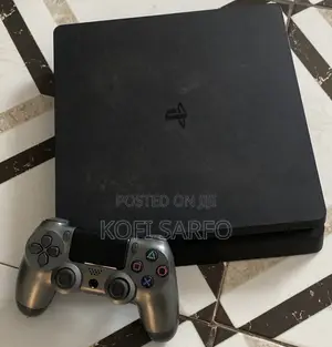 Play Station 4 Slim