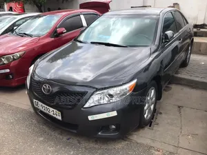 Toyota Camry Base 4dr Sedan (2.5L 4cyl 6M) 2010 Gray
