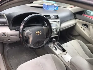 Toyota Camry Base 4dr Sedan (2.5L 4cyl 6M) 2010 Gray