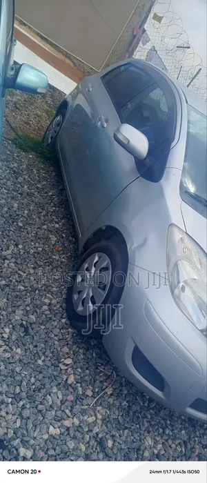 Toyota Vitz 2010 Silver