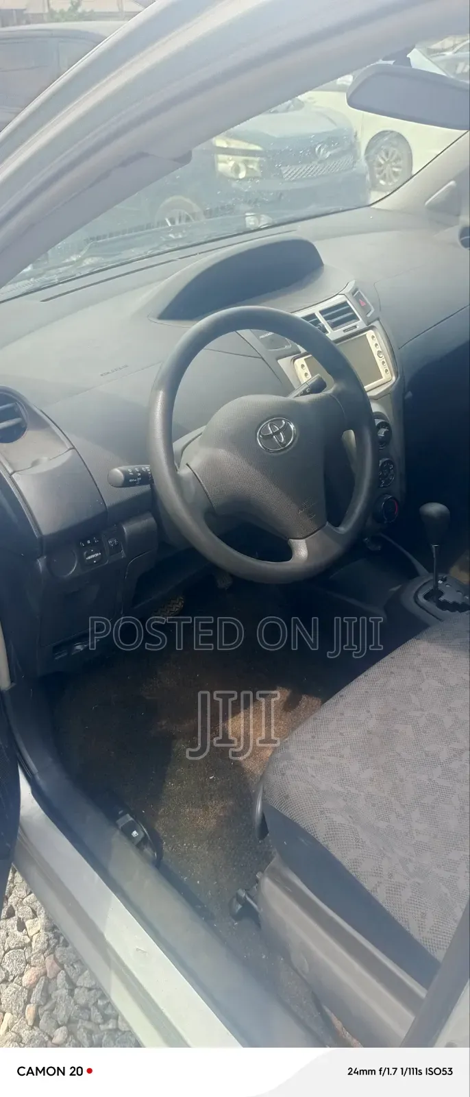 Toyota Vitz 2010 Silver