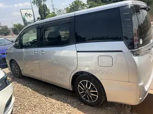 Toyota Voxy 2015 Silver