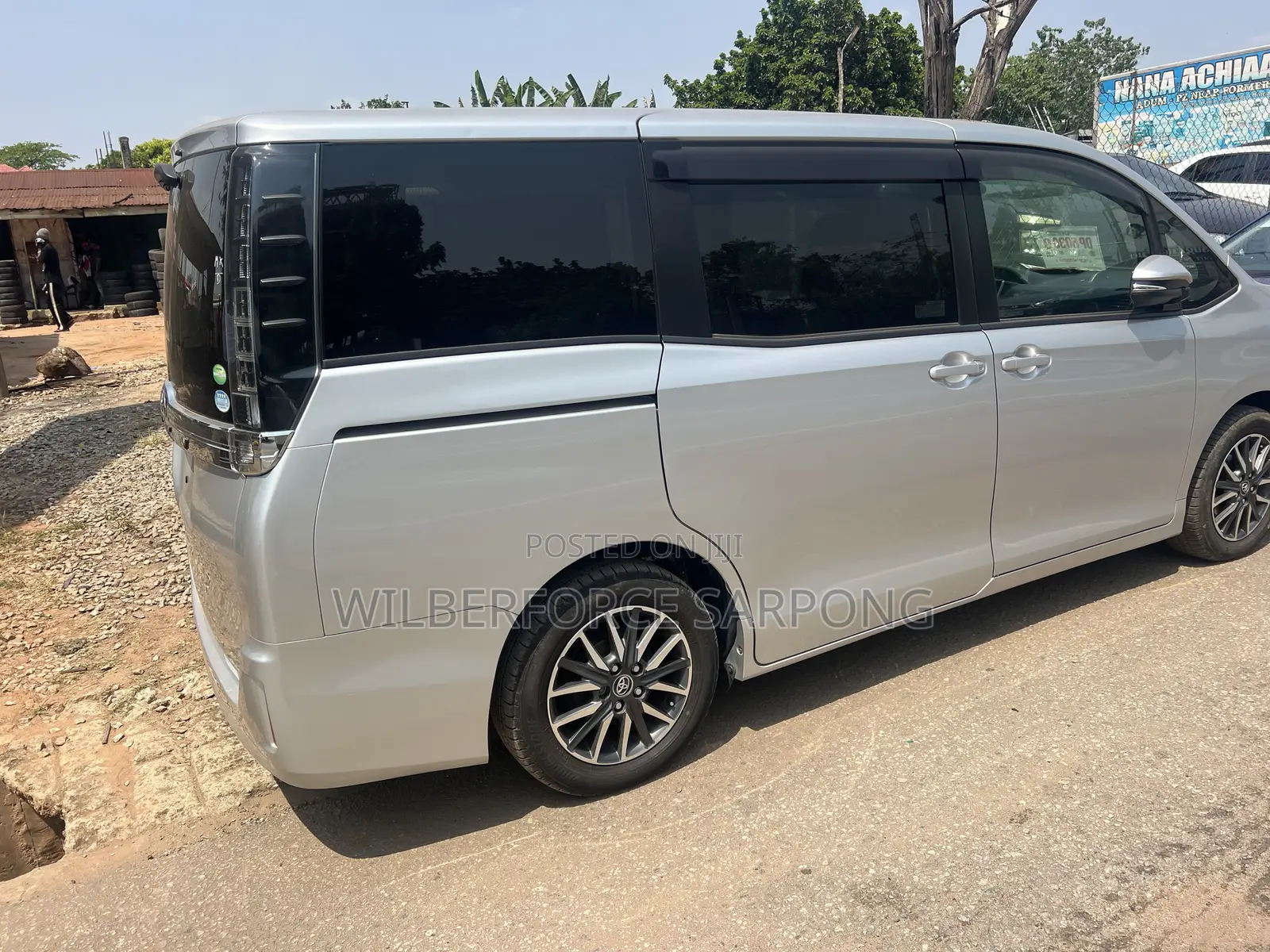 Toyota Voxy 2015 Silver