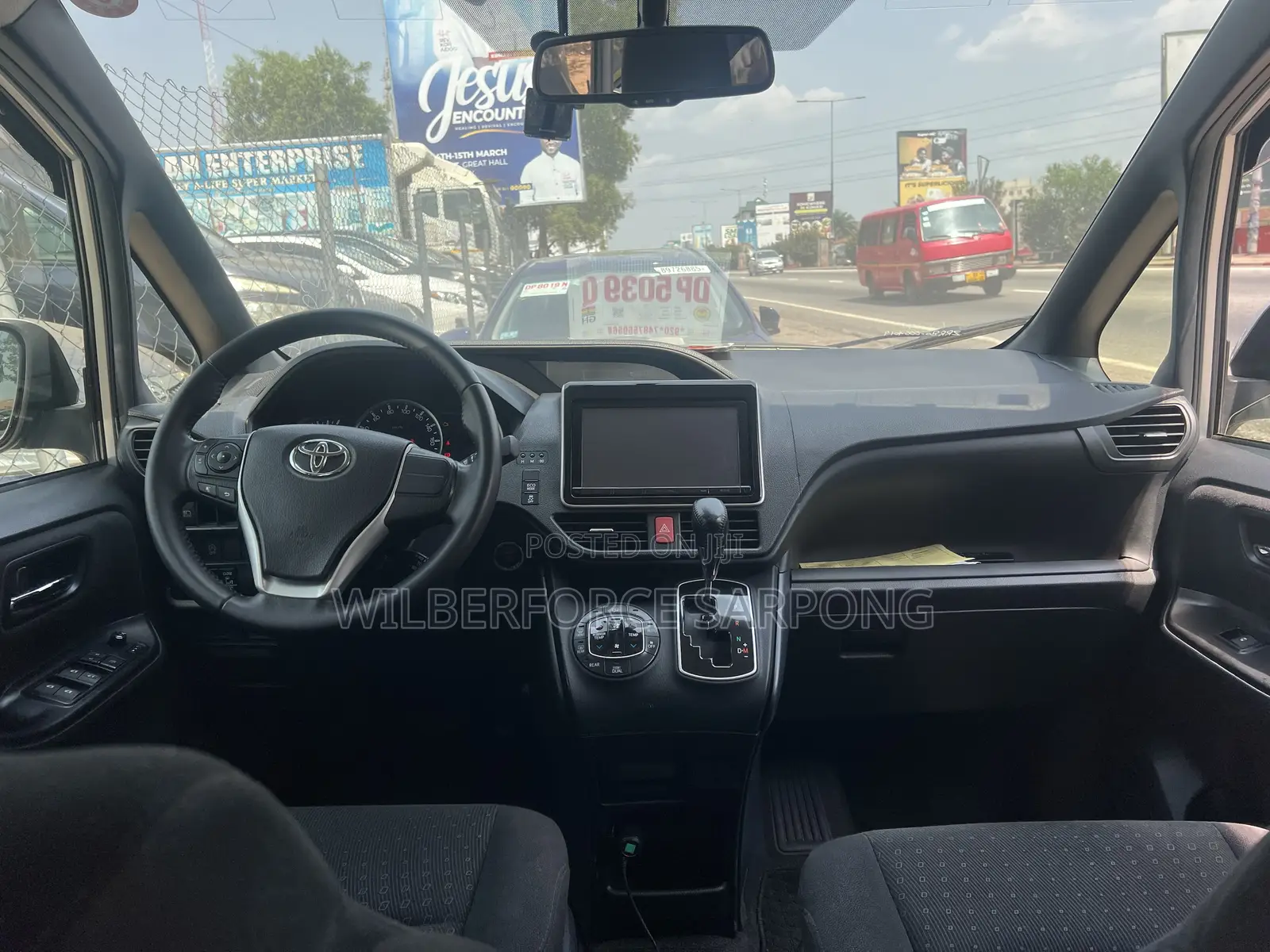 Toyota Voxy 2015 Silver