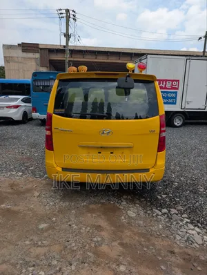 Hyundai Starex 2016 Yellow