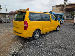 Hyundai Starex 2016 Yellow